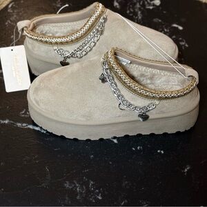 Elegant Chain-Embellished Beige Mules